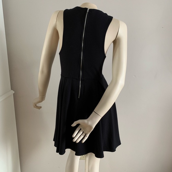 Black deep v dress - Picture 5 of 7